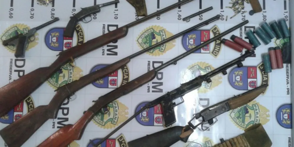 Imagem ilustrativa da imagem PM de Reserva prende quatro suspeitos com armas de fogo