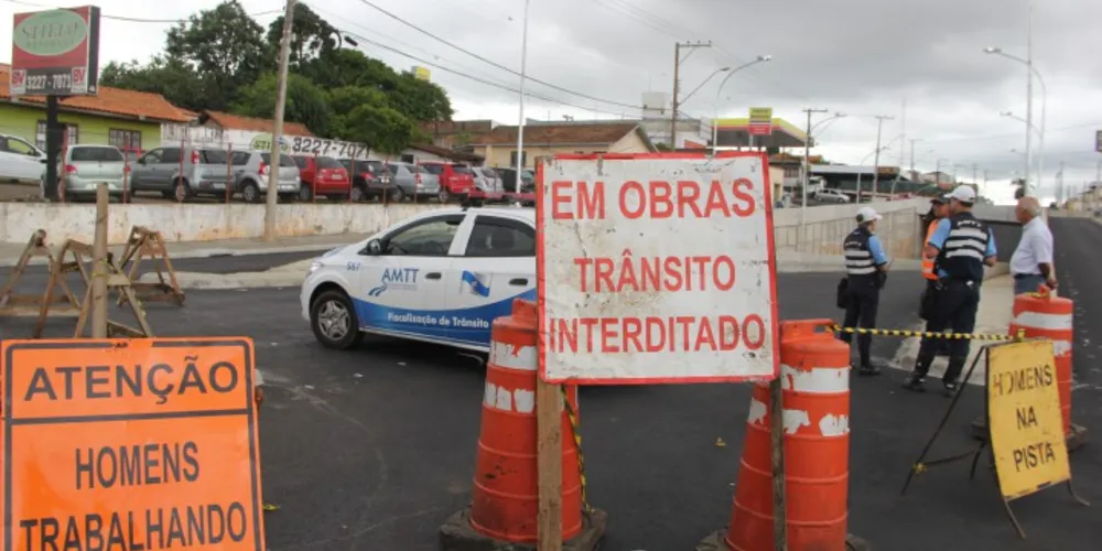 Imagem ilustrativa da imagem AMTT multa motoristas 'furões' na trincheira da Ernesto Vilela