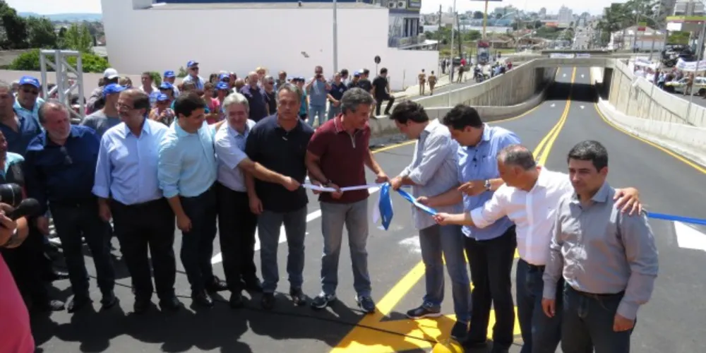 Imagem ilustrativa da imagem Beto Richa inaugura Trincheira da Ernesto Vilela