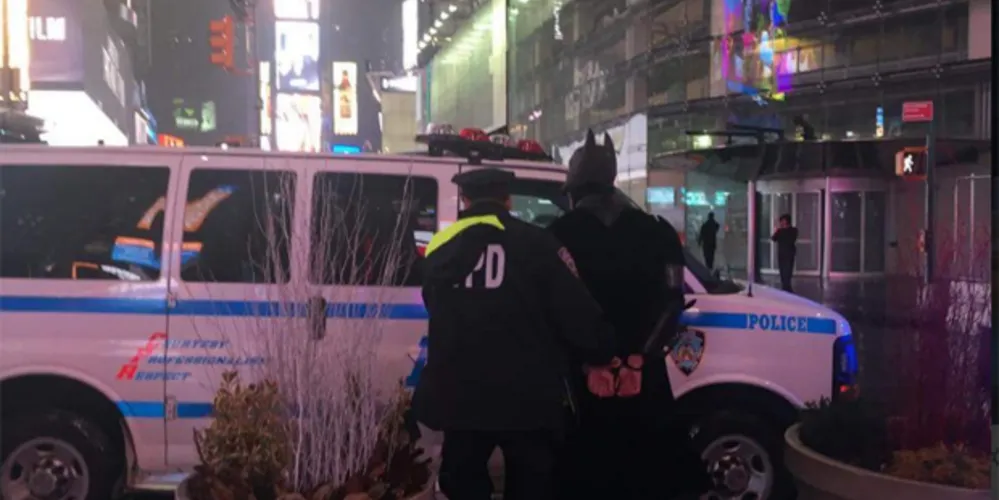 Imagem ilustrativa da imagem 'Batman' é preso suspeito de furtar turista na Times Square