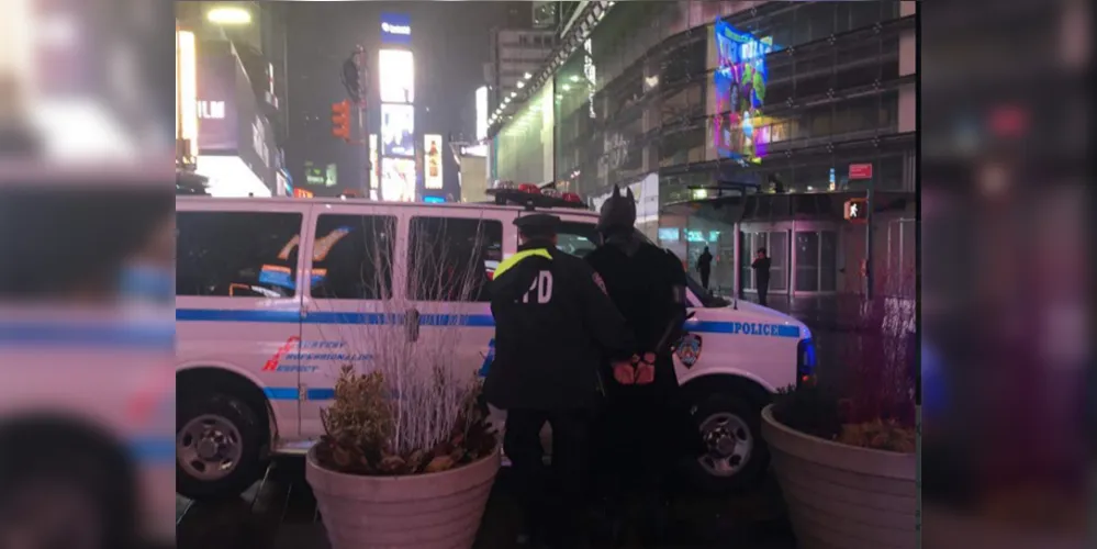 Imagem ilustrativa da imagem 'Batman' é preso suspeito de furtar turista na Times Square