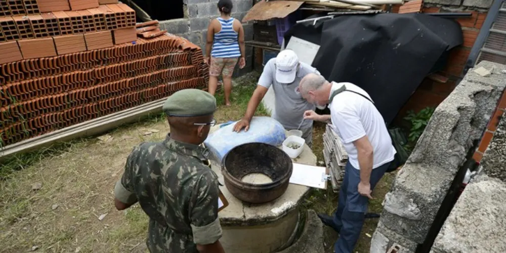 Imagem ilustrativa da imagem Governo estuda multar quem mantiver criadouros do Aedes