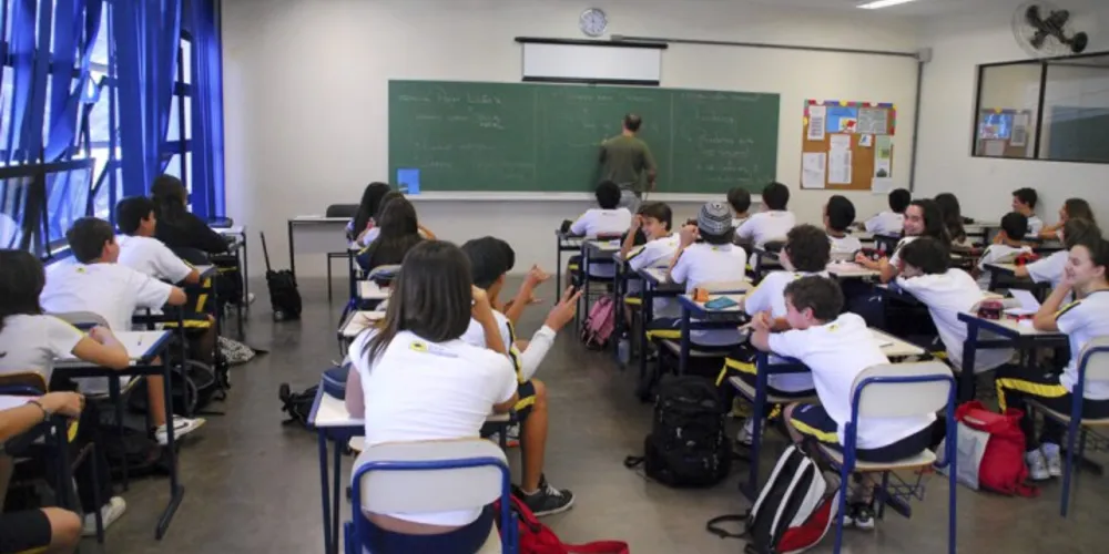 Imagem ilustrativa da imagem Crise faz alunos migrarem de escolas privadas para públicas