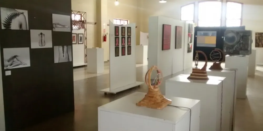 Imagem ilustrativa da imagem Estação recebe 3º Salão de Arte Contemporânea