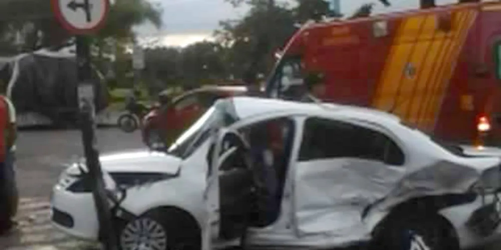 Imagem ilustrativa da imagem Acidente no centro de PG deixa taxista em estado grave