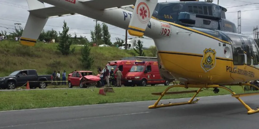 Imagem ilustrativa da imagem Cinco pessoas são ejetadas do carro em acidente em Curitiba