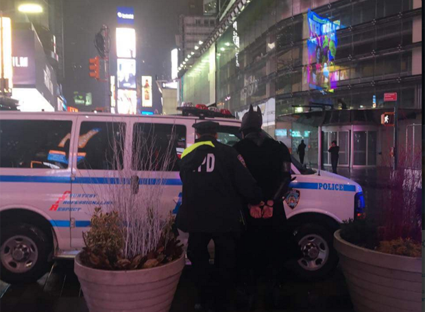 Imagem ilustrativa da imagem 'Batman' é preso suspeito de furtar turista na Times Square