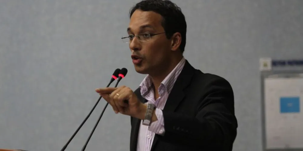 Imagem ilustrativa da imagem Pietro questiona corte de árvores no Aeroporto Sant'Ana