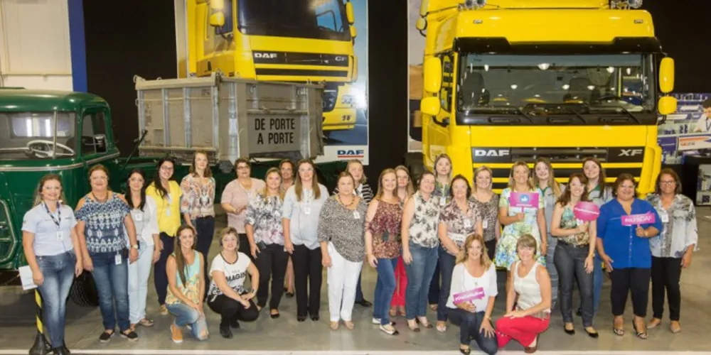 Imagem ilustrativa da imagem DAF recebe mulheres em evento na fábrica