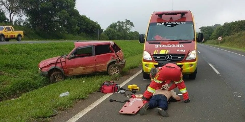 Imagem ilustrativa da imagem Motorista é arremessado em capotamento na PR-151