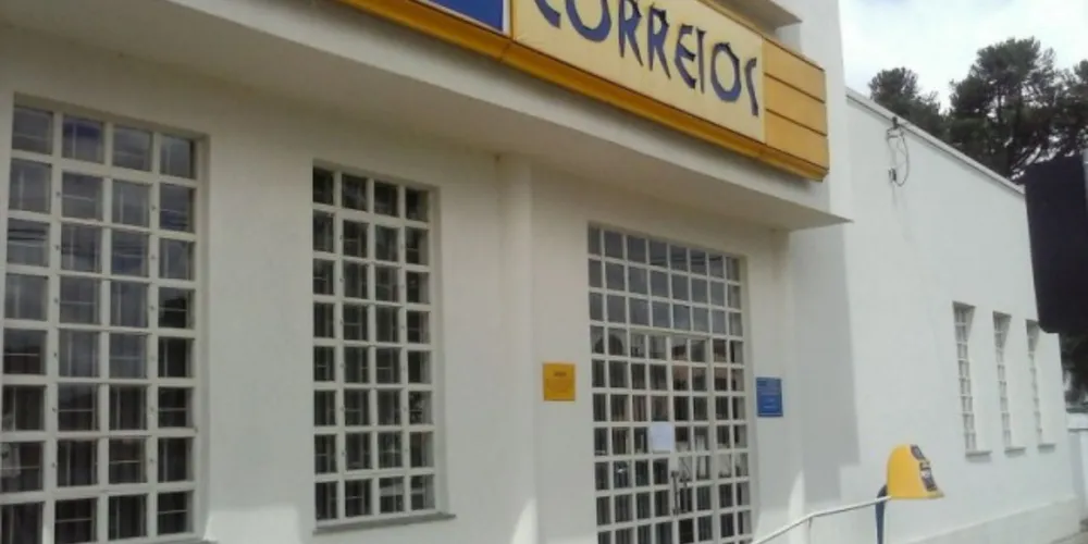 Imagem ilustrativa da imagem Funcionários são amarrados com fita em roubo a Correios de Irati