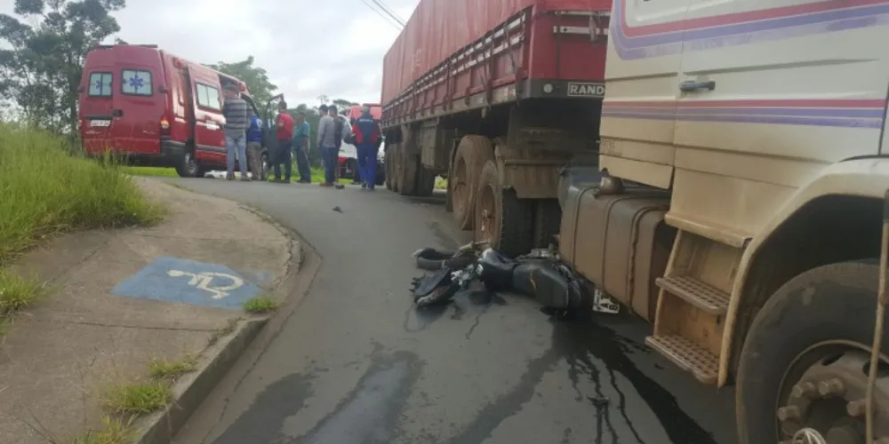 Imagem ilustrativa da imagem Motociclista de PG é 'atropelado' por carreta e morre no hospital