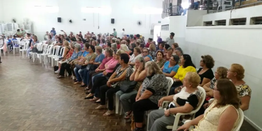 Imagem ilustrativa da imagem Departamento de Idoso reúne 300 pessoas em festa de Páscoa