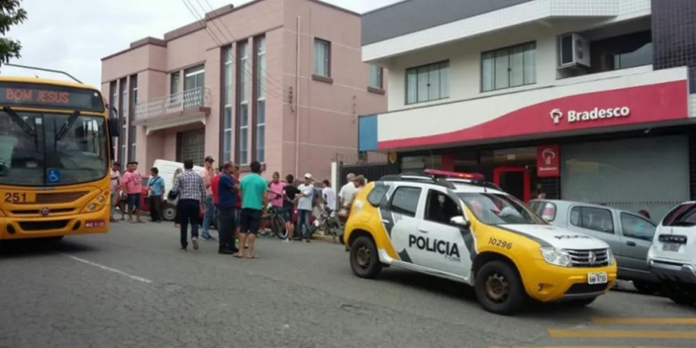 Imagem ilustrativa da imagem Tentativa de assalto a banco deixa cliente e suspeito feridos