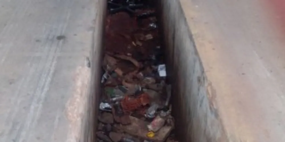 Imagem ilustrativa da imagem Posto abandonado concentra água parada e preocupa região
