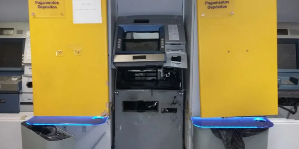 Imagem ilustrativa da imagem Gangue da Dinamite explode caixa dentro de agência do BB