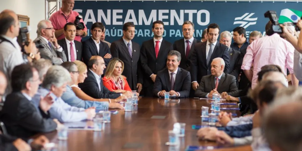 Imagem ilustrativa da imagem Richa anuncia R$ 5,5 mi para saneamento da região