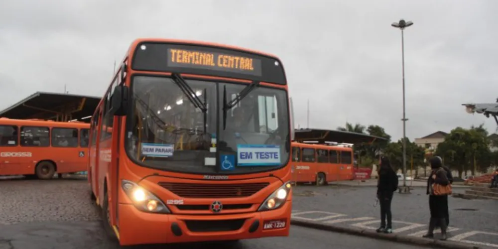 Imagem ilustrativa da imagem Cobradora chama passageira de "palhaça" e clima esquenta em ônibus da VCG