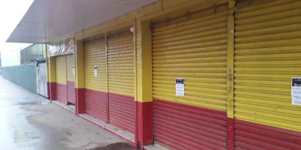 Imagem ilustrativa da imagem Comércio do PR fecha as portas em favor do impeachment