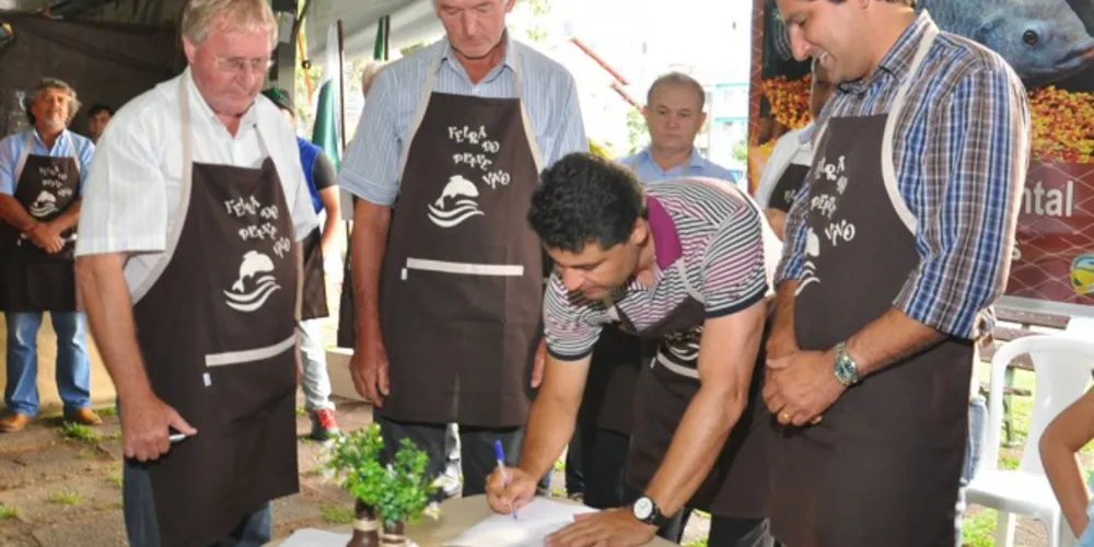 Imagem ilustrativa da imagem Prefeitura anuncia convênio de mais de R$ 1 mi com agricultores