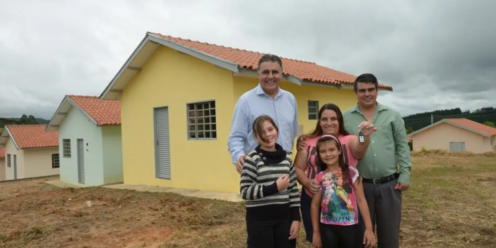 Imagem ilustrativa da imagem Quarenta famílias de Imbaú realizam sonho da casa própria