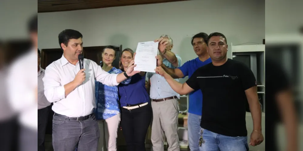 Imagem ilustrativa da imagem Irati assina ordem de serviço para construção de nova escola
