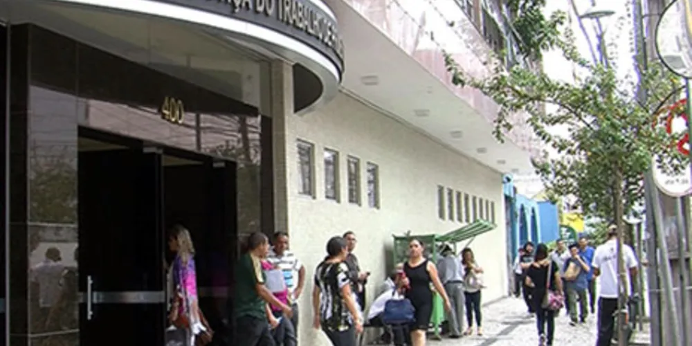 Imagem ilustrativa da imagem Juízes do Trabalho realizam Ato Público em  defesa do Judiciário