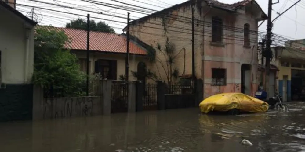 Imagem ilustrativa da imagem Chuva e deslizamento em SP deixam 17 mortos