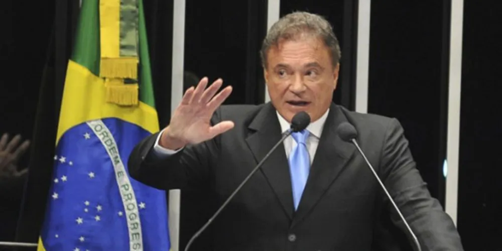 Imagem ilustrativa da imagem Alvaro Dias entra com ação para barrar Lula na Casa Civil