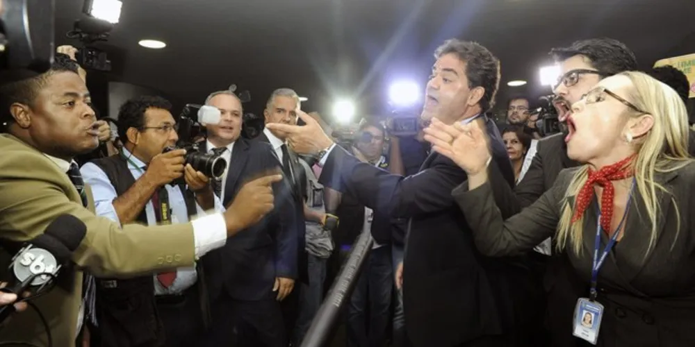 Imagem ilustrativa da imagem OAB protocola novo pedido de impeachment na Câmara