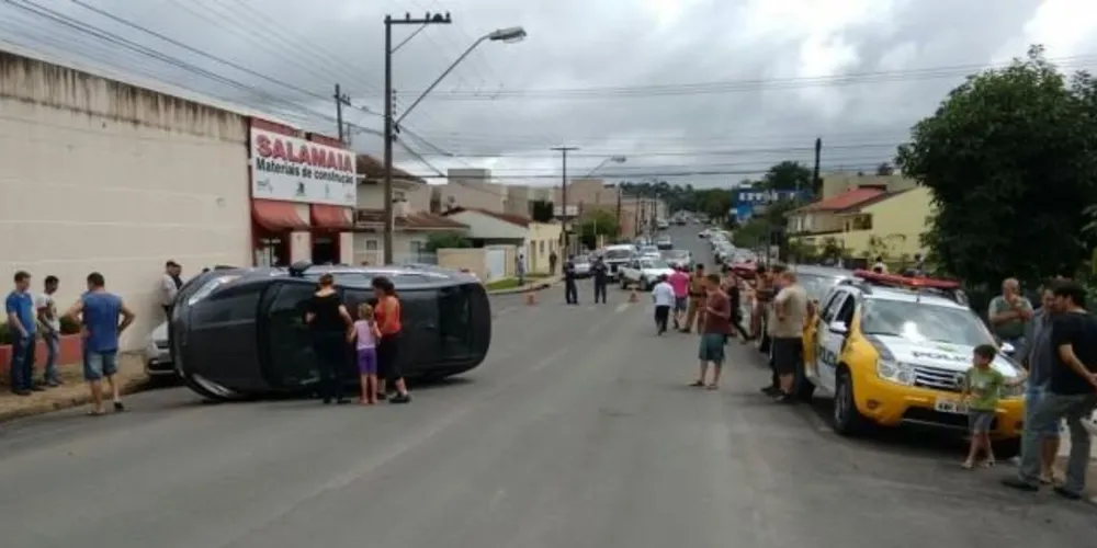 Imagem ilustrativa da imagem Médico tem mal súbito e bate carro em Irati
