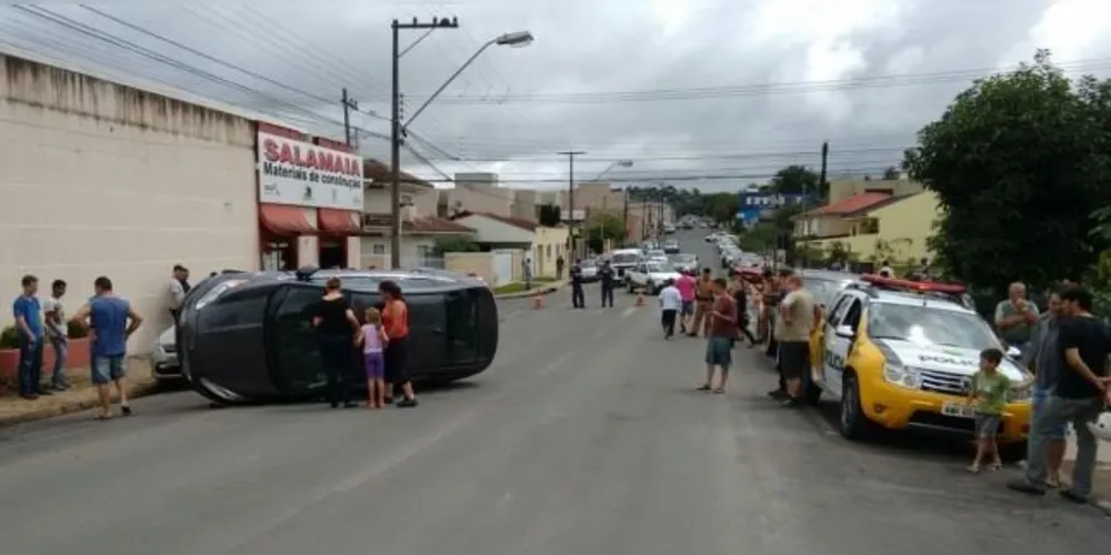 Imagem ilustrativa da imagem Médico tem mal súbito e bate carro em Irati