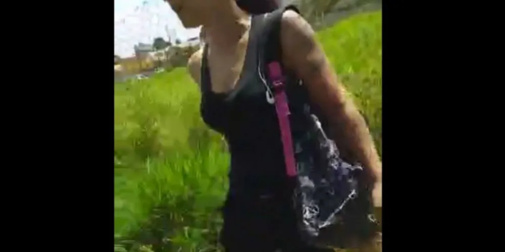 Imagem ilustrativa da imagem Vídeo mostra mãe incentivando briga de filha em escola
