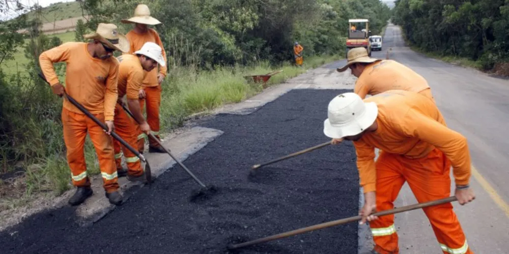 Imagem ilustrativa da imagem Richa anuncia R$ 8 bi em obras com criação de 50 mil empregos